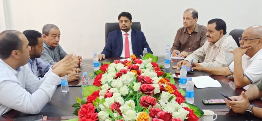 وزير الكهرباء خلال الاجتماع