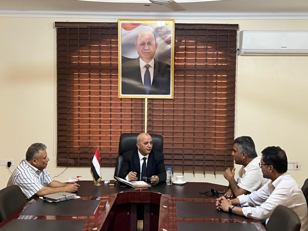 وزير المياه يبحث مع منظمة تراينجل الفرنسية مشروع التحسين الطارئ لمواجهة الأوبئة