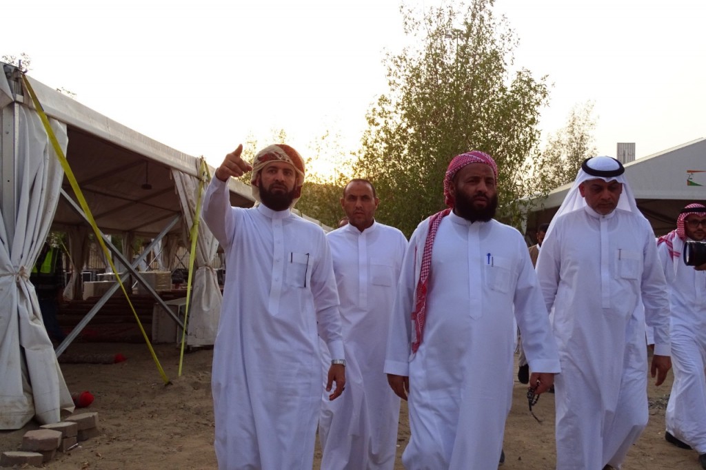 وزير الأوقاف يتفقد مخيمات الحجاج بمشعر عرفات