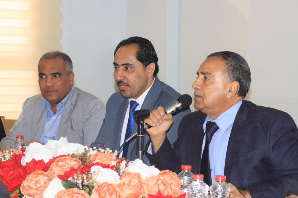 الوزير البكري خلال حضوره اجتماع مجلس جامعة عدن