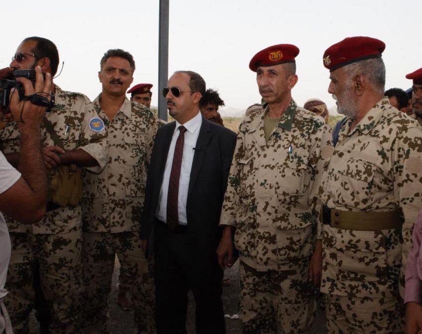 وزير الإعلام خلال فتح الطريق