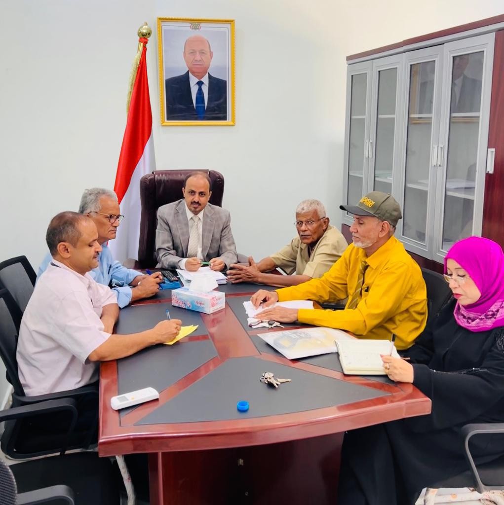 الوزير الإرياني يلتقي بقيادة قطاع الثقافة لتقييم فعاليات الأنشطة والفعاليات العيدية