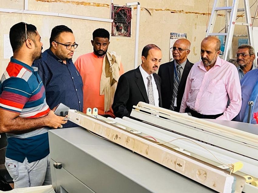 وزير الإعلام خلال الزيارة