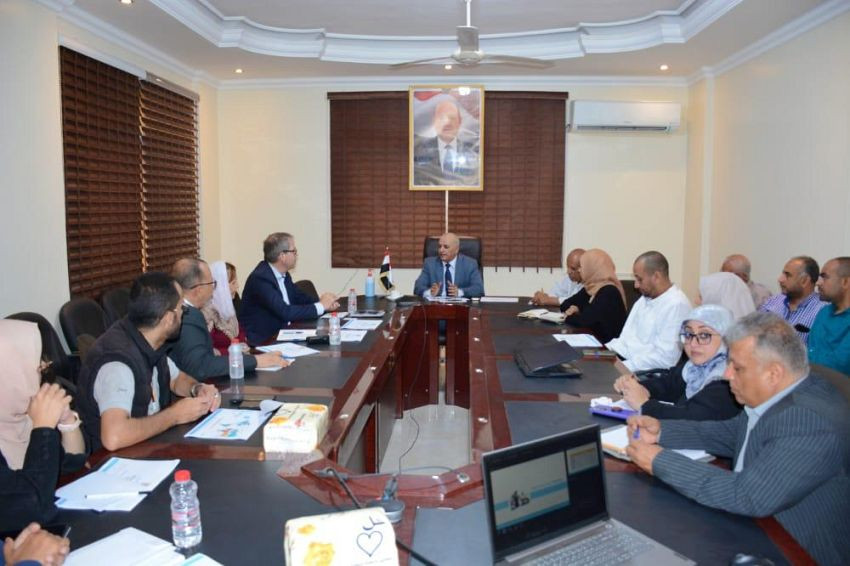 وزير المياه والبيئة خلال اللقاء