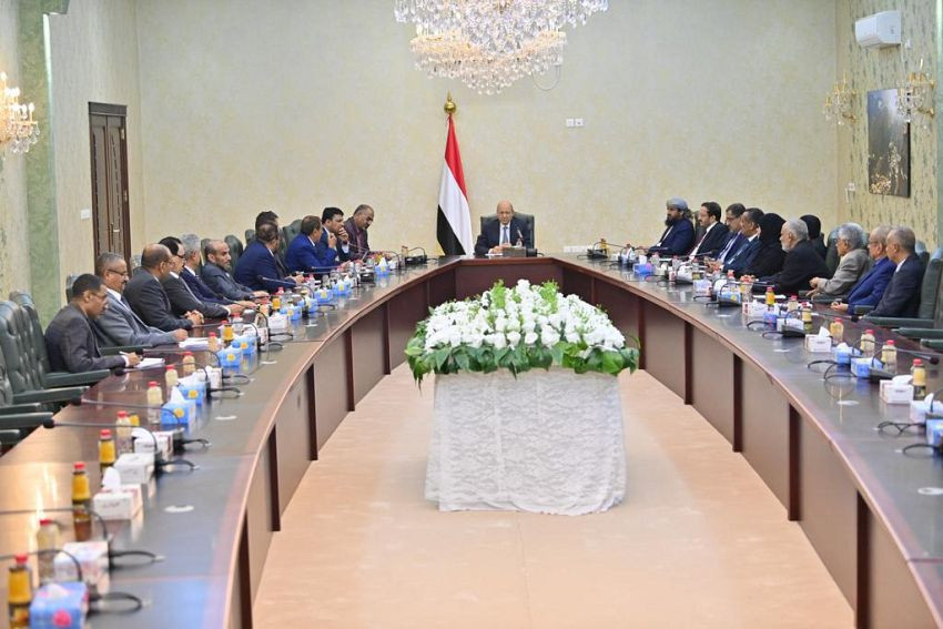 رئيس مجلس القيادة الرئاسي خلال الاجتماع