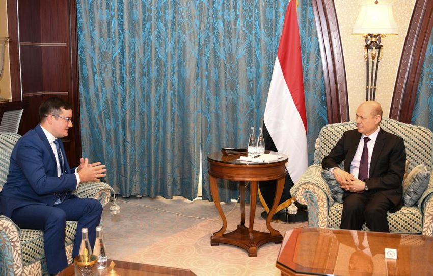 استقبال رئيس مجلس القيادة الرئاسي للقائم بالاعمال الروسي