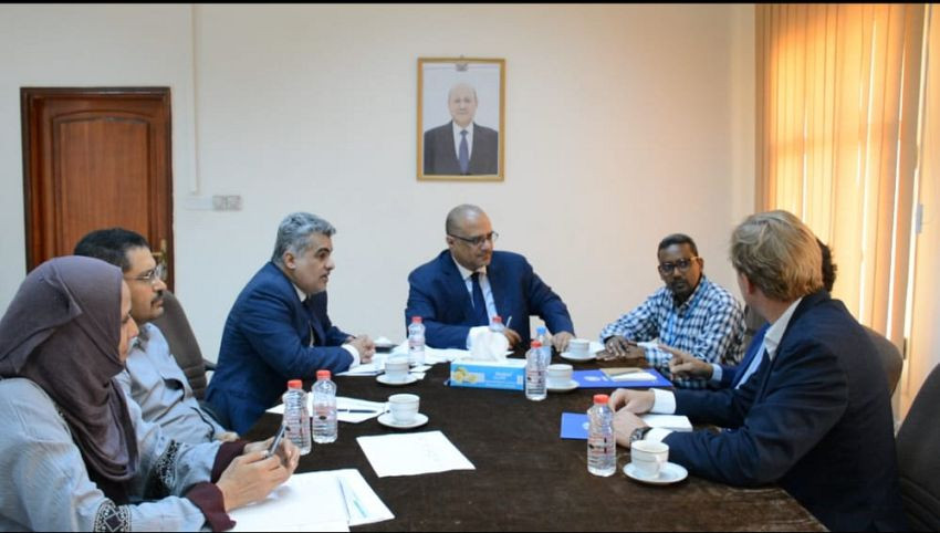وزير التخطيط خلال اللقاء