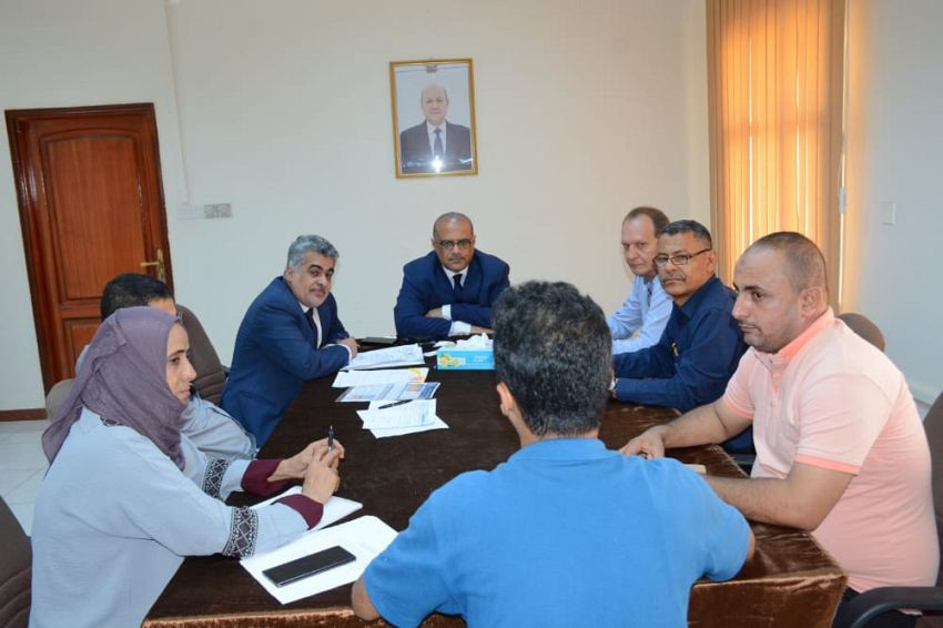 وزير التخطيط خلال اللقاء