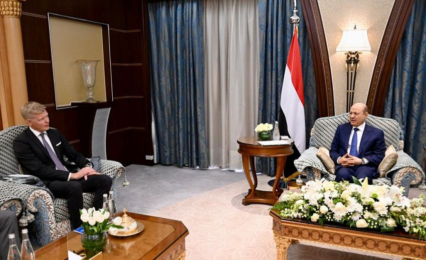 رئيس مجلس القيادة الرئاسي خلال اللقاء