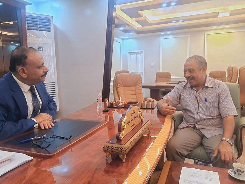 وزير النقل خلال اللقاء