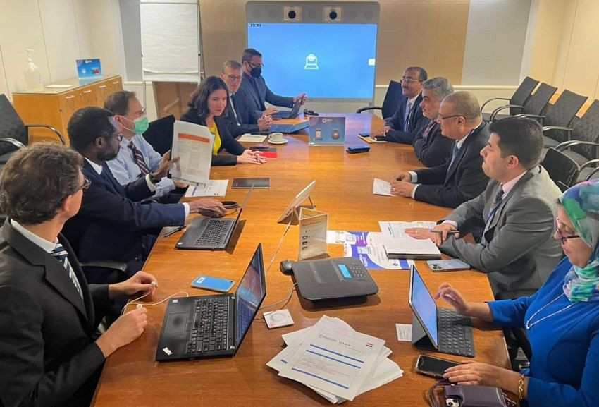 وزير التخطيط خلال اللقاء