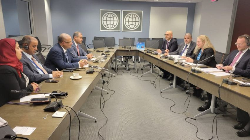 وزيرا التخطيط والمالية خلال اللقاء