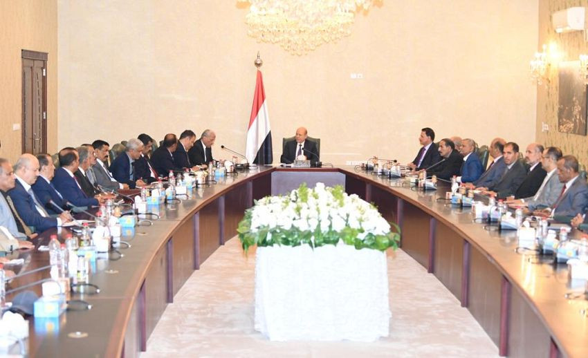 رئيس مجلس القيادة الرئاسي خلال الاجتماع