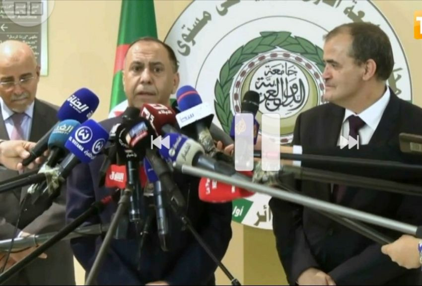 وزير الصناعة والتجارة خلال اللقاء