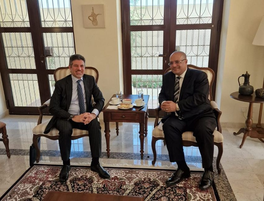 وزير التخطيط خلال اللقاء