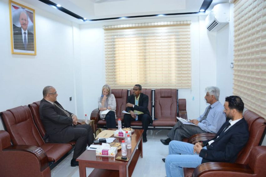 وزير التخطيط خلال اللقاء