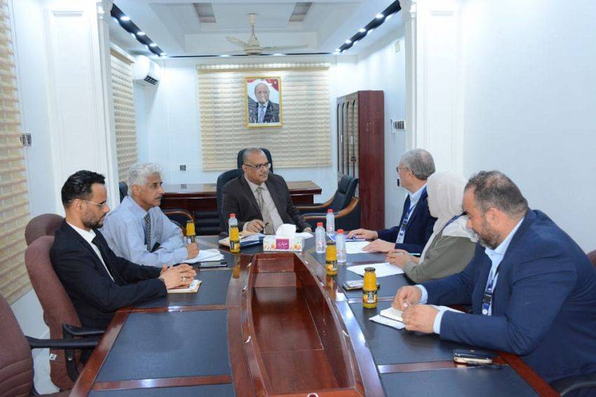 وزير التخطيط خلال اللقاء