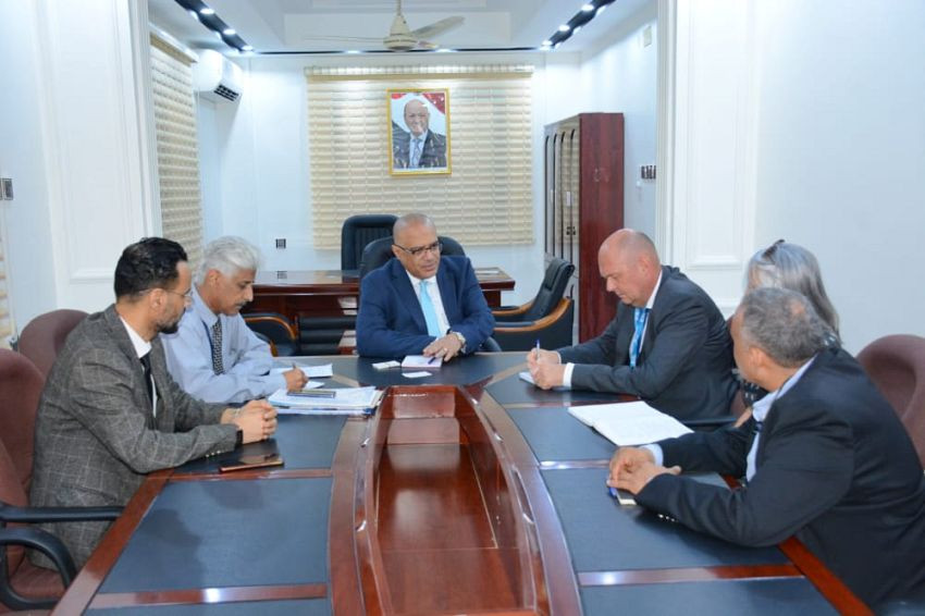 وزير التخطيط خلال اللقاء