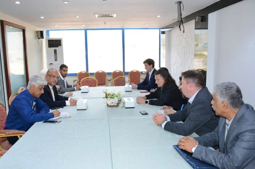 وزير التخطيط خلال اللقاء