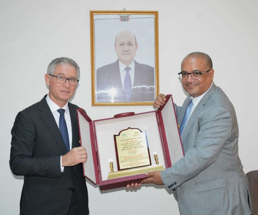 وزير التخطيط خلال اللقاء