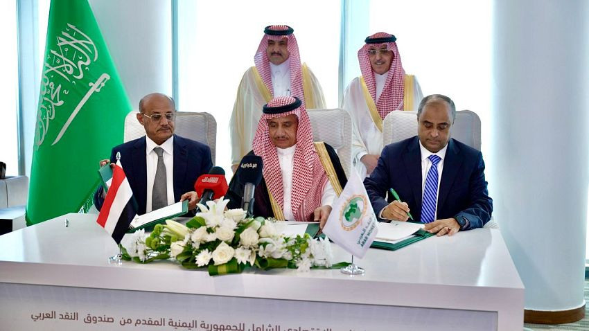 خلال التوقيع
