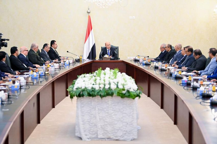رئيس مجلس القيادة الرئاسي خلال الاجتماع