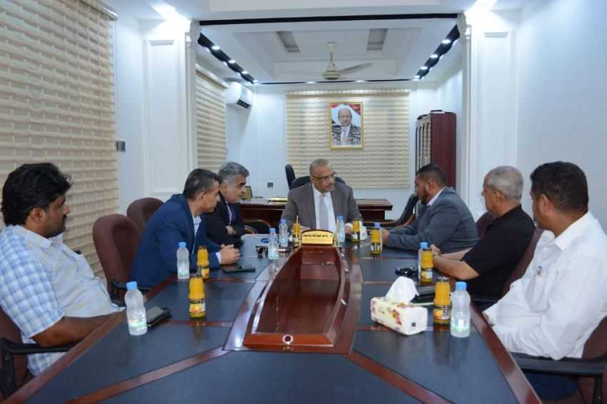 وزير التخطيط خلال اللقاء