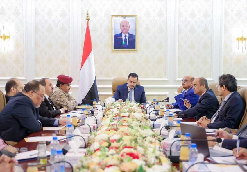 رئيس الوزراء خلال الاجتماع