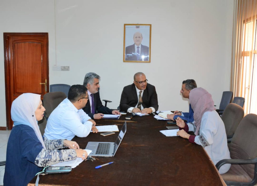 اجتماع برئاسة باذيب يناقش تقرير إنجاز وزارة التخطيط وتعزيز التعاون مع المانحين