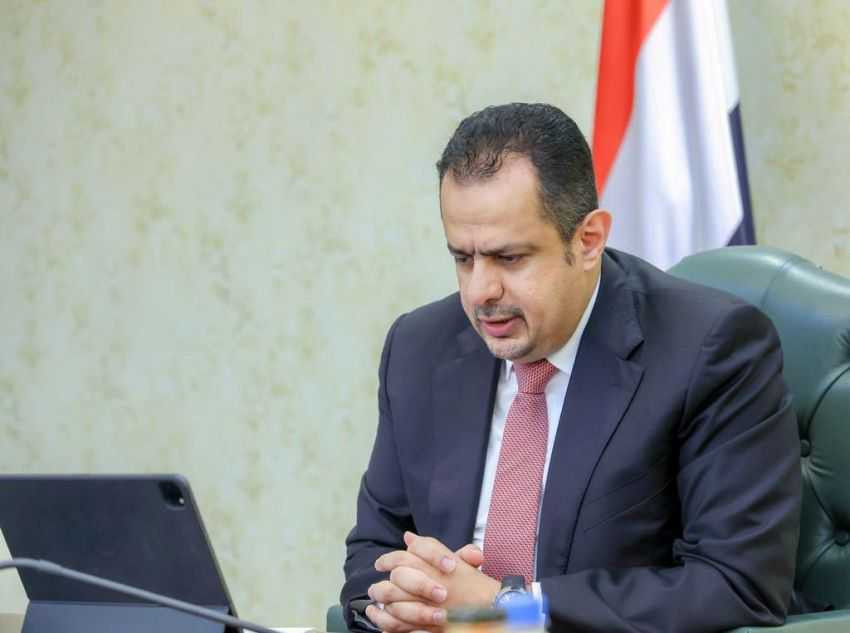 رئيس الوزراء خلال الاجتماع المرئي