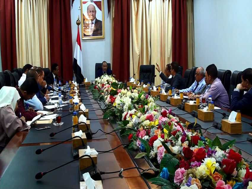 وزير الصناعة والتجارة خلال الاجتماع