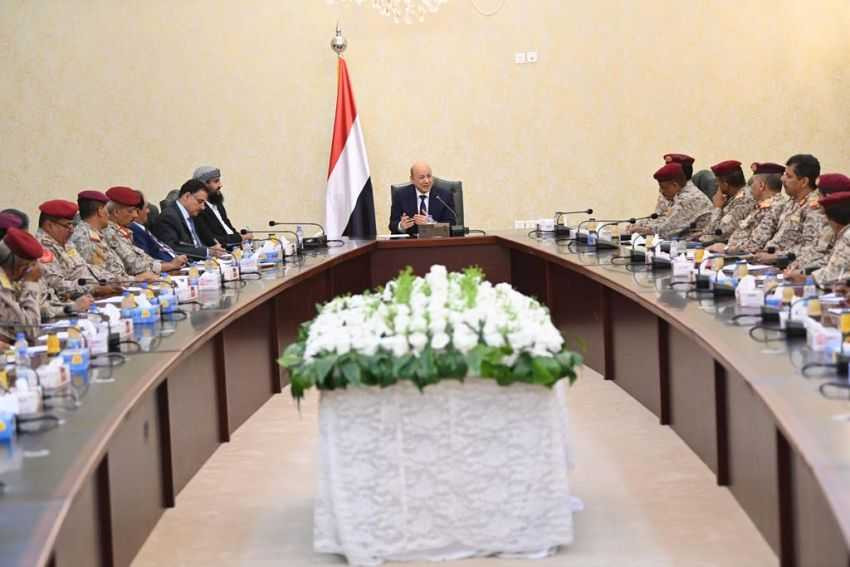 رئيس مجلس القيادة الرئاسي خلال الاجتماع