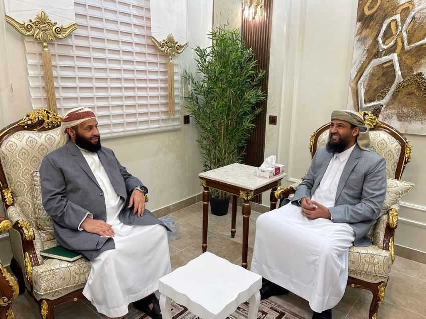 عضو مجلس القيادة الرئاسي المحرمي يلتقي وزير الأوقاف والإرشاد