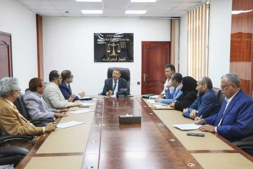 رئيس مجلس القضاء الأعلى خلال الاجتماع
