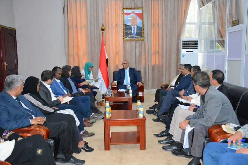 وزير التخطيط خلال اللقاء