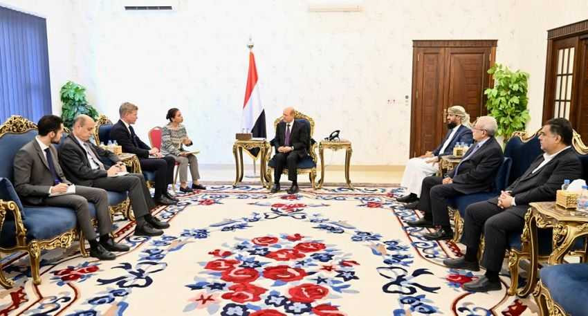رئيس مجلس القيادة الرئاسي خلال اللقاء
