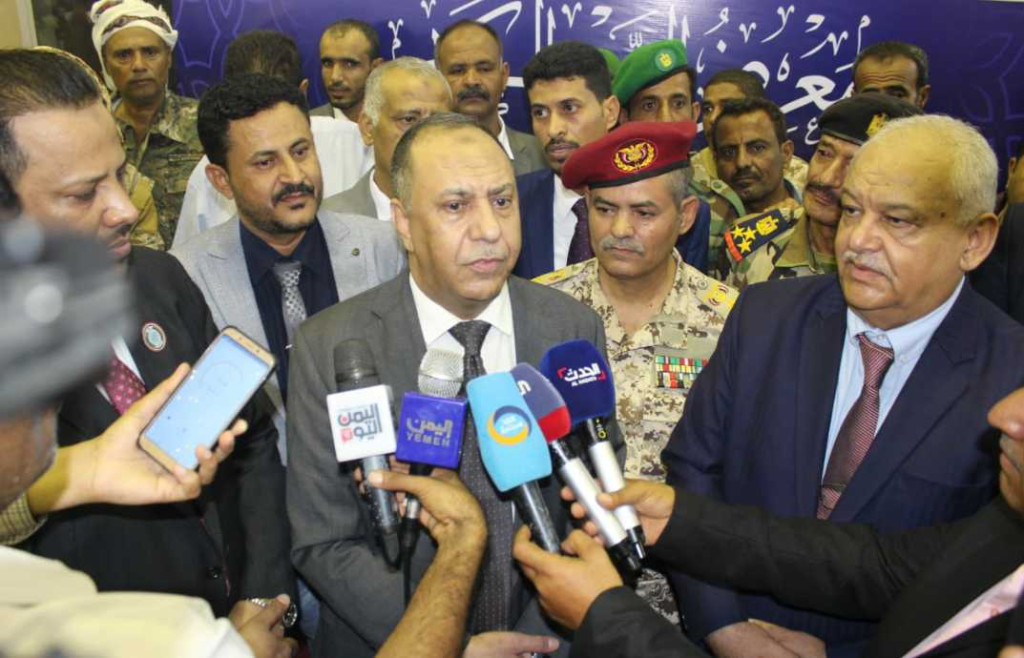 وزراء الصناعة والدفاع والخدمة المدنية خلال التدشين