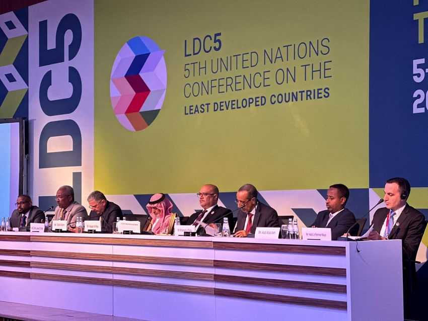 وزير التخطيط خلال اللقاء