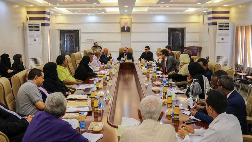 وزير النقل خلال اللقاء