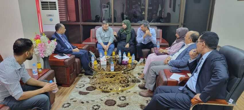 وزير الصناعة والتجارة خلال اللقاء