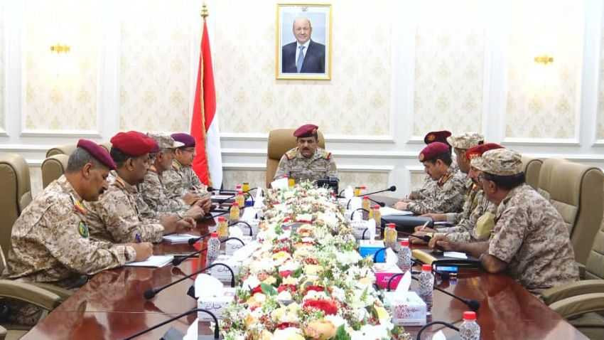 وزير الدفاع خلال اللقاء