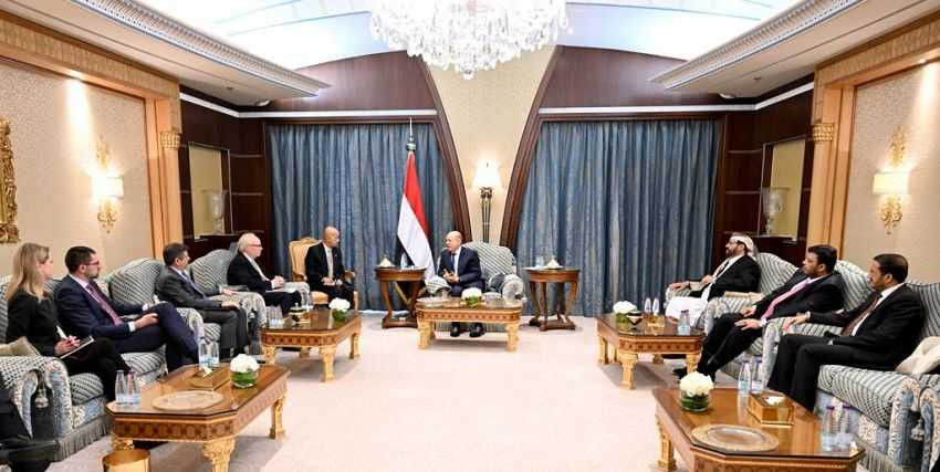 رئيس مجلس القيادة الرئاسي خلال اللقاء