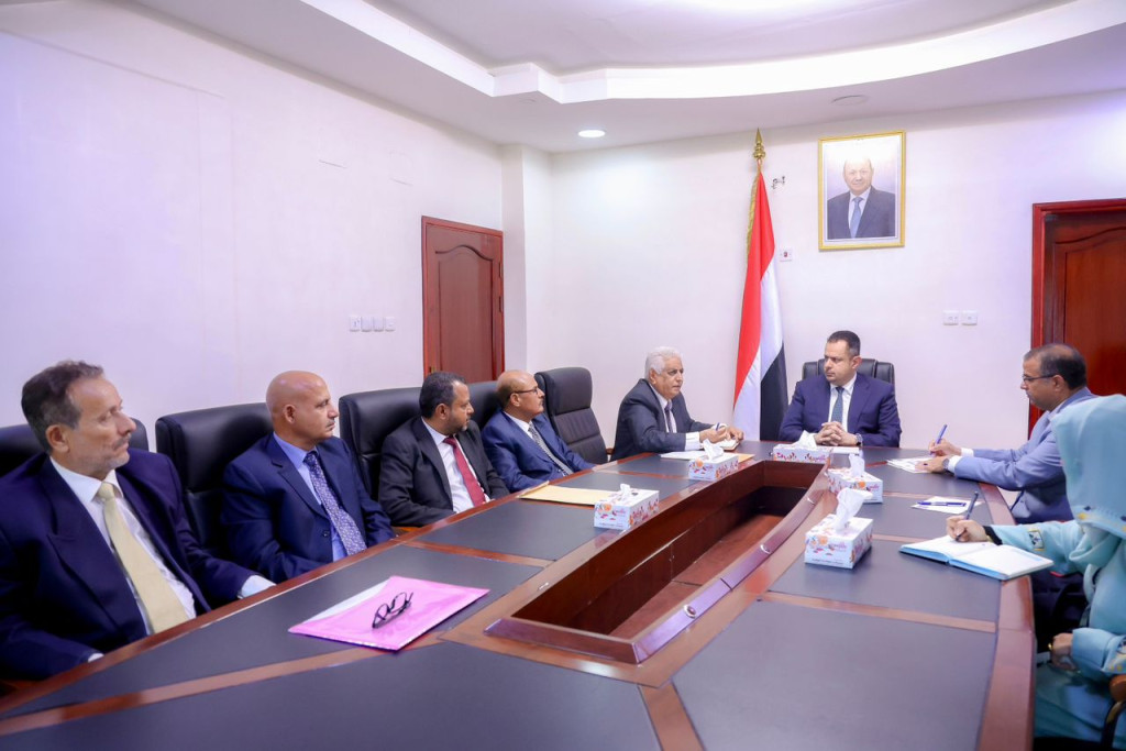 رئيس الوزراء يطلع على سير العمل التعليمي والأكاديمي في جامعة لحج