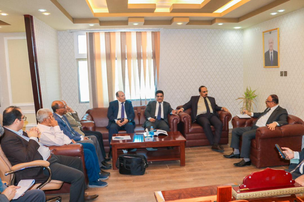 وزير النقل خلال اللقاء