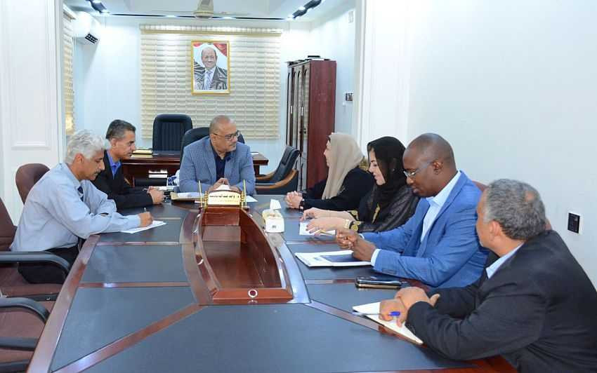 وزير التخطيط خلال اللقاء