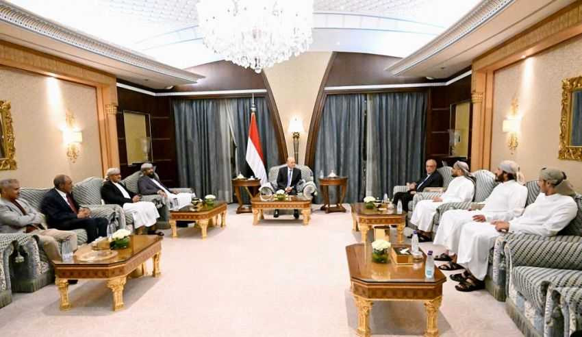 رئيس مجلس القيادة الرئاسي خلال اللقاء