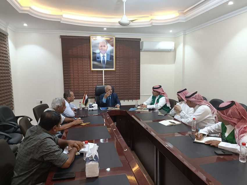 وزير المياه والبيئة خلال اللقاء