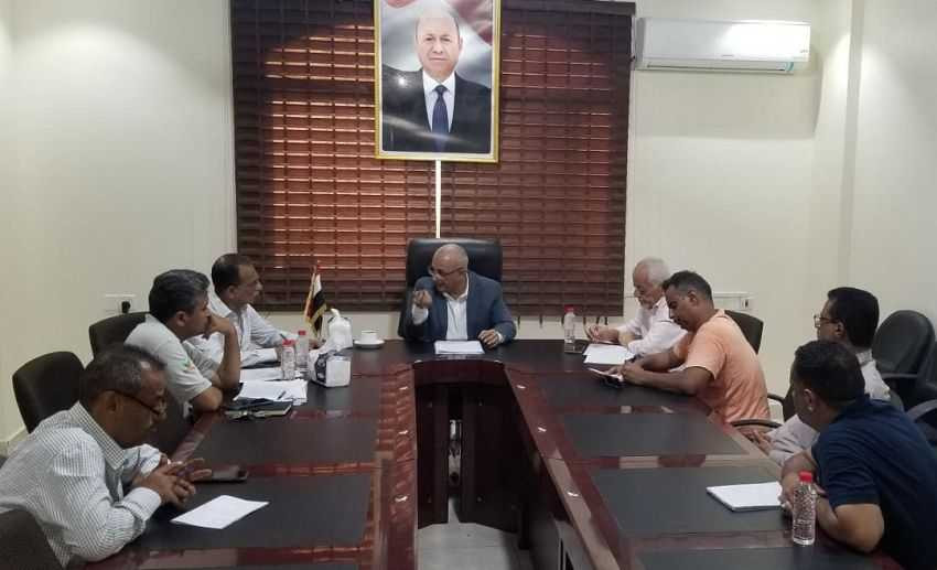 وزير المياه والبيئة خلال الاجتماع