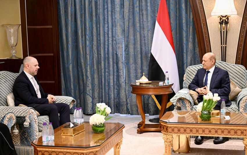 رئيس مجلس القيادة الرئاسي خلال اللقاء