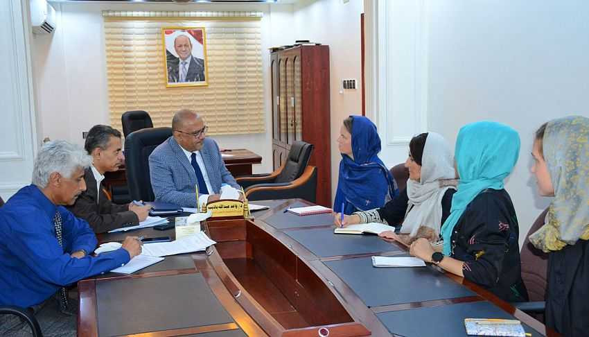 وزير التخطيط خلال اللقاء